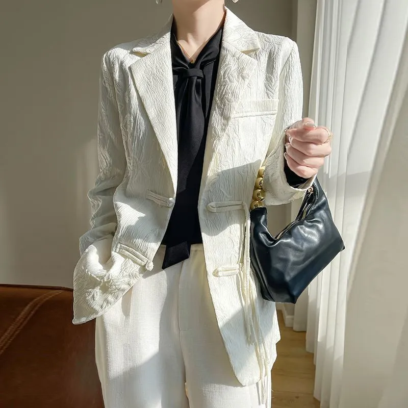 Women Formal Wear With Blazer - เสื้อแจ็คเก็ตเบลเซอร์สีขาวสำหรับผู้หญิง ปกแบบมีรอยบาก กระดุมแถวเดียว เหมาะสำหรับใส่ทำงานในออฟฟิศ