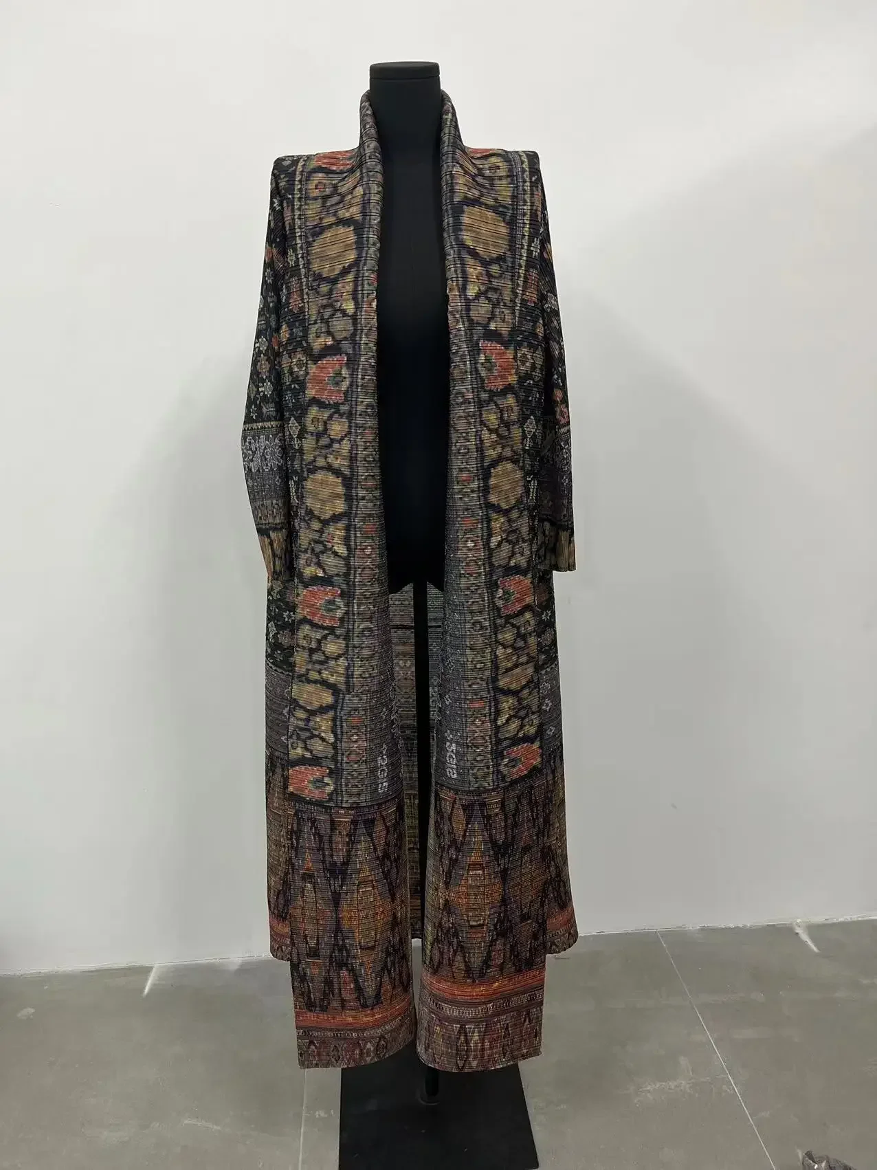 Miyakeจีบพิมพ์พับคอยาวแขนยาวTr - Trench Coat Formal บทวิจารณ์และราคา