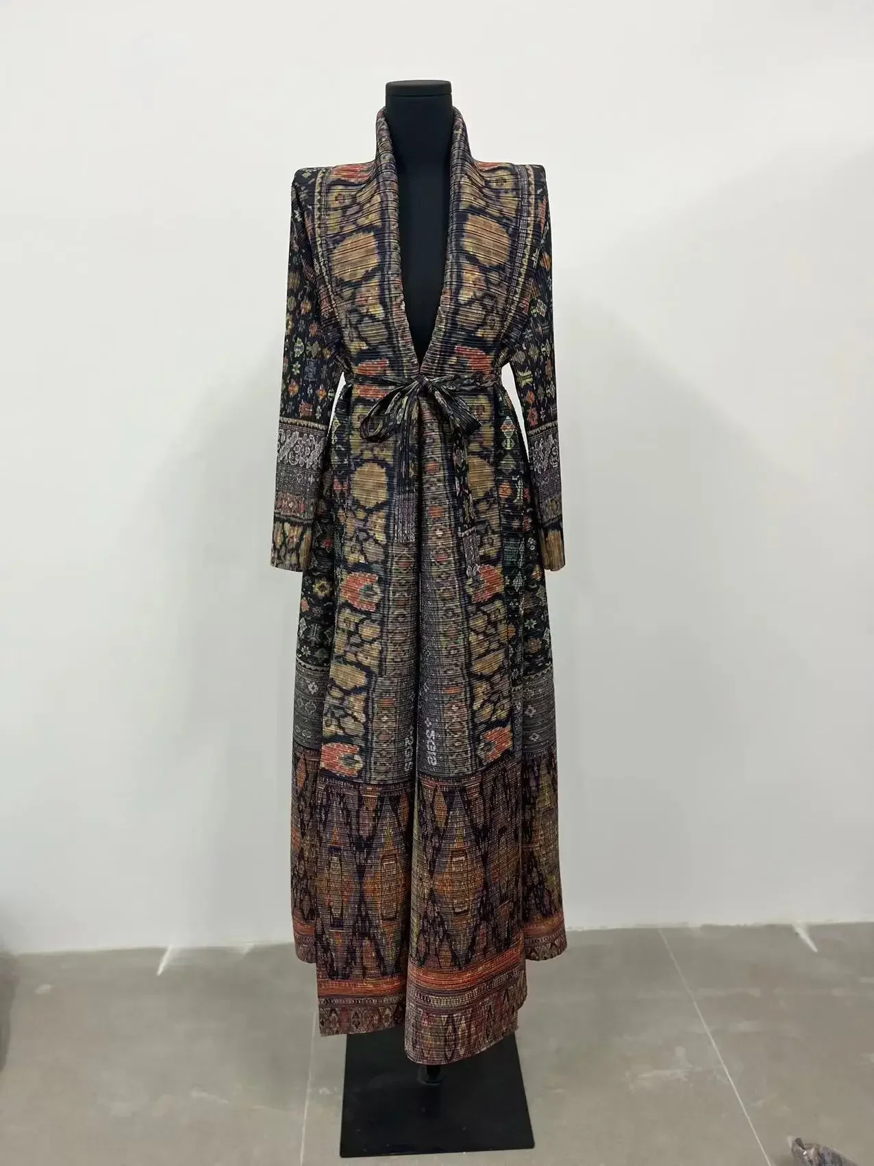 Miyakeจีบพิมพ์พับคอยาวแขนยาวTr - Trench Coat Formal บทวิจารณ์และราคา