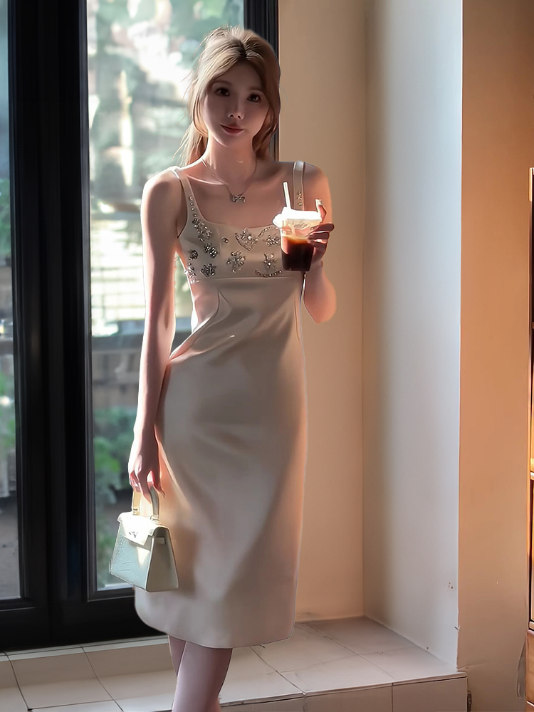ชุดราตรีผ้าซาตินงานหนักประณีตห - Women Luxury Formal Wear บทวิจารณ์และราคา