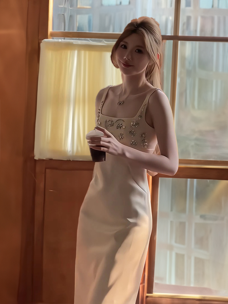 ชุดราตรีผ้าซาตินงานหนักประณีตห - Women Luxury Formal Wear บทวิจารณ์และราคา